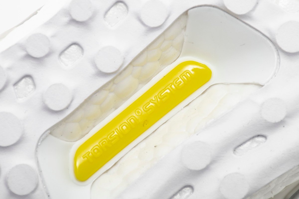 adidas Ultra Boost 4.0 Parley Running White - Image 15