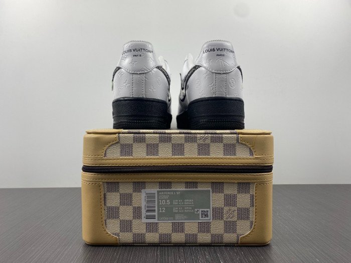 NIKE AIR FORCE SNEAKERS - Image 10