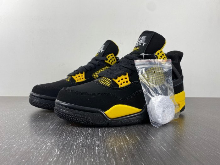 Air Jordan 4 Thunder 2023 - Image 3