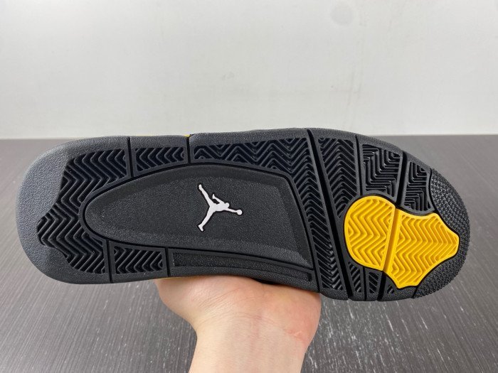 Air Jordan 4 Thunder 2023 - Image 5
