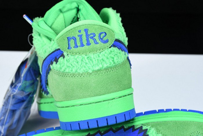Grateful Dead x Nike SB Dunk Low ?Green Bear? CJ5378-300 - Image 3