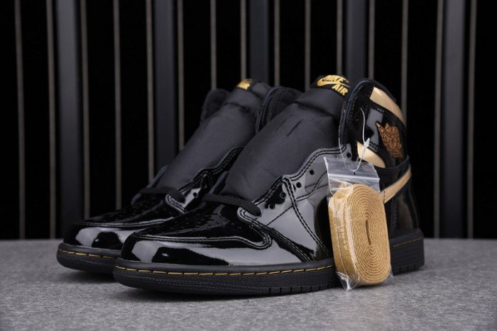 Air Jordan 1 Retro High Black Metallic Gold (2020) 555088-032 - Image 2