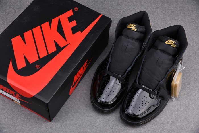 Air Jordan 1 Retro High Black Metallic Gold (2020) 555088-032 - Image 14