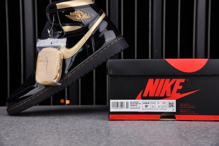 Air Jordan 1 Retro High Black Metallic Gold (2020) 555088-032 - Image 13