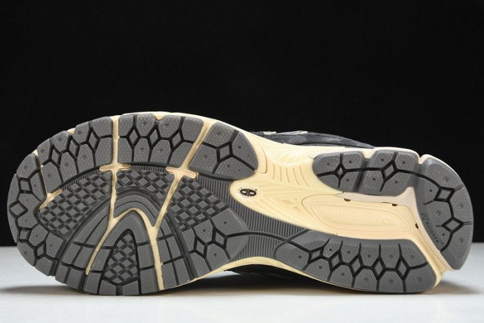 NEW BALANCE Q26 New Balance M2002RHO - Image 2