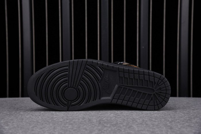 Air Jordan 1 Retro High Black Metallic Gold (2020) 555088-032 - Image 6