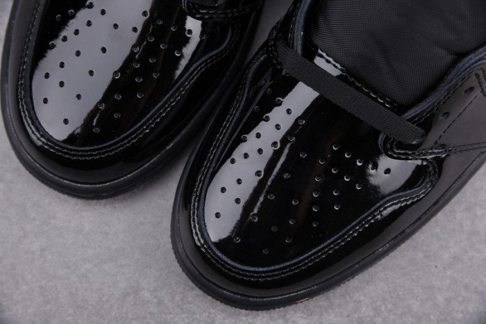 Air Jordan 1 Retro High Black Metallic Gold (2020) 555088-032 - Image 10