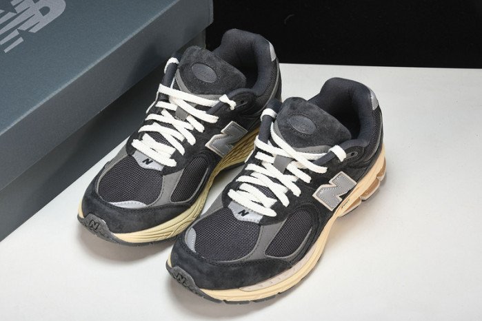 NEW BALANCE Q26 New Balance M2002RHO - Image 6