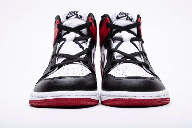 Air Jordan 1 Black Toe High OG - Image 3