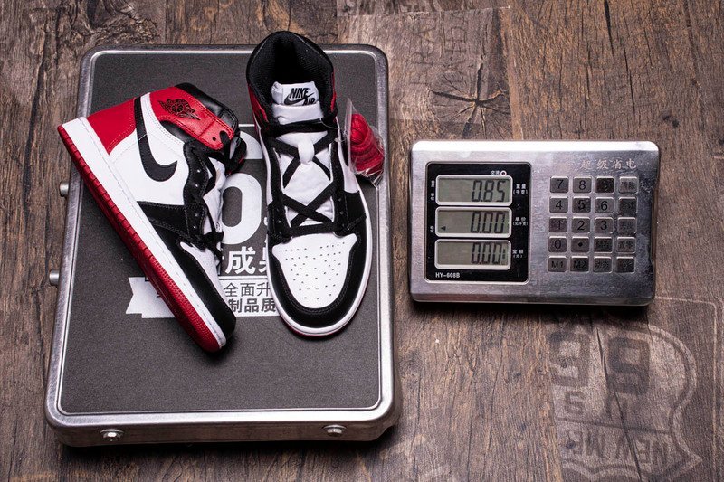 Air Jordan 1 Black Toe High OG - Image 13