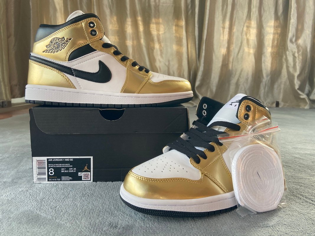 Air Jordan 1 Mid SE Metallic Gold - Image 13