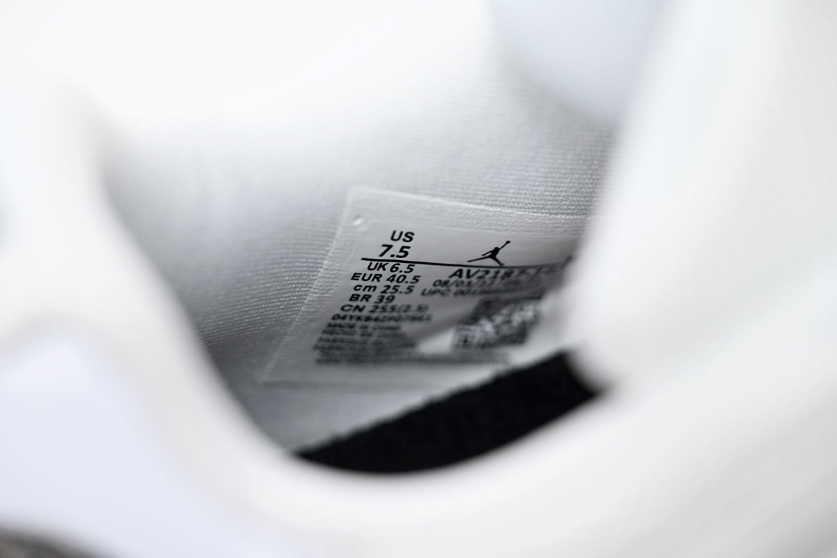 Air Jordan 11 Retro Low Cement Grey - Image 7