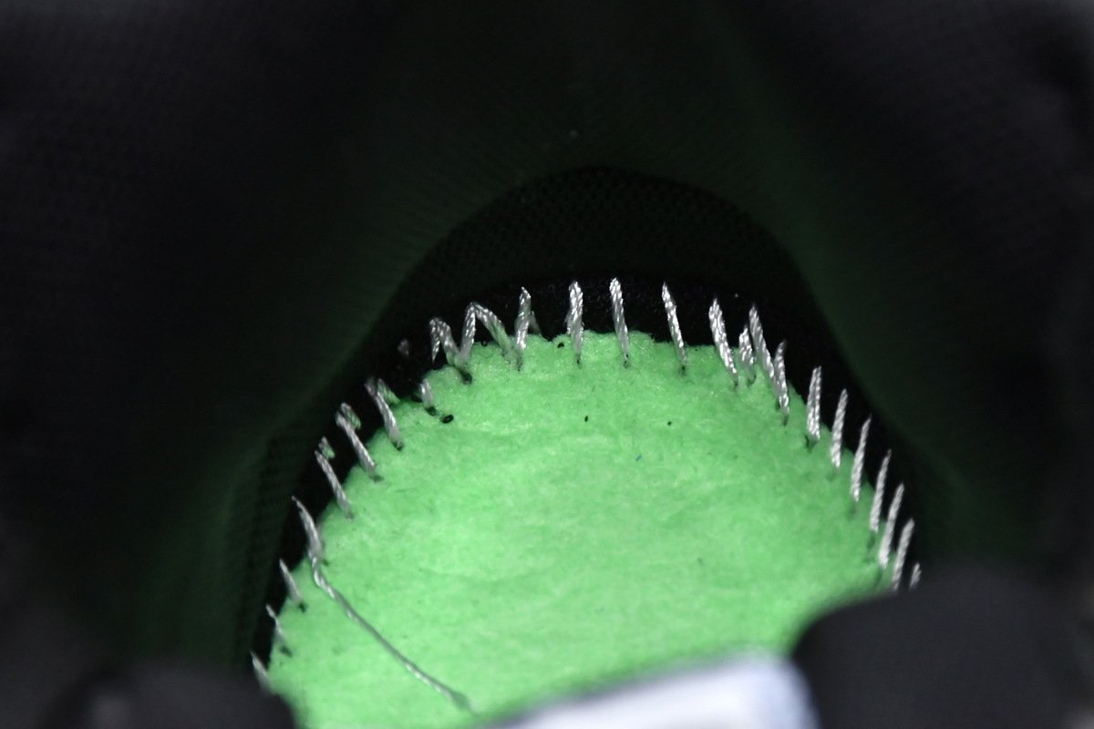 Air Jordan 1 Mid PS Red Black Toe?kids? - Image 3