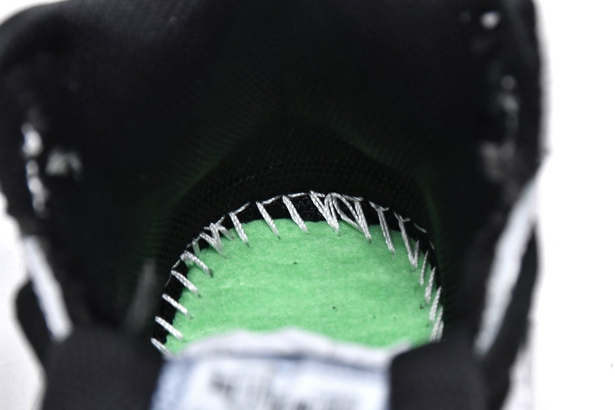 Air Jordan 1 Mid PS Tuxedo?Kids? - Image 3