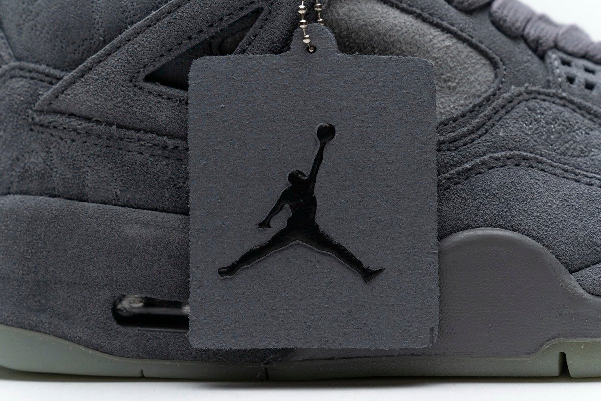 Air Jordan 4 Retro KAWS - Image 9