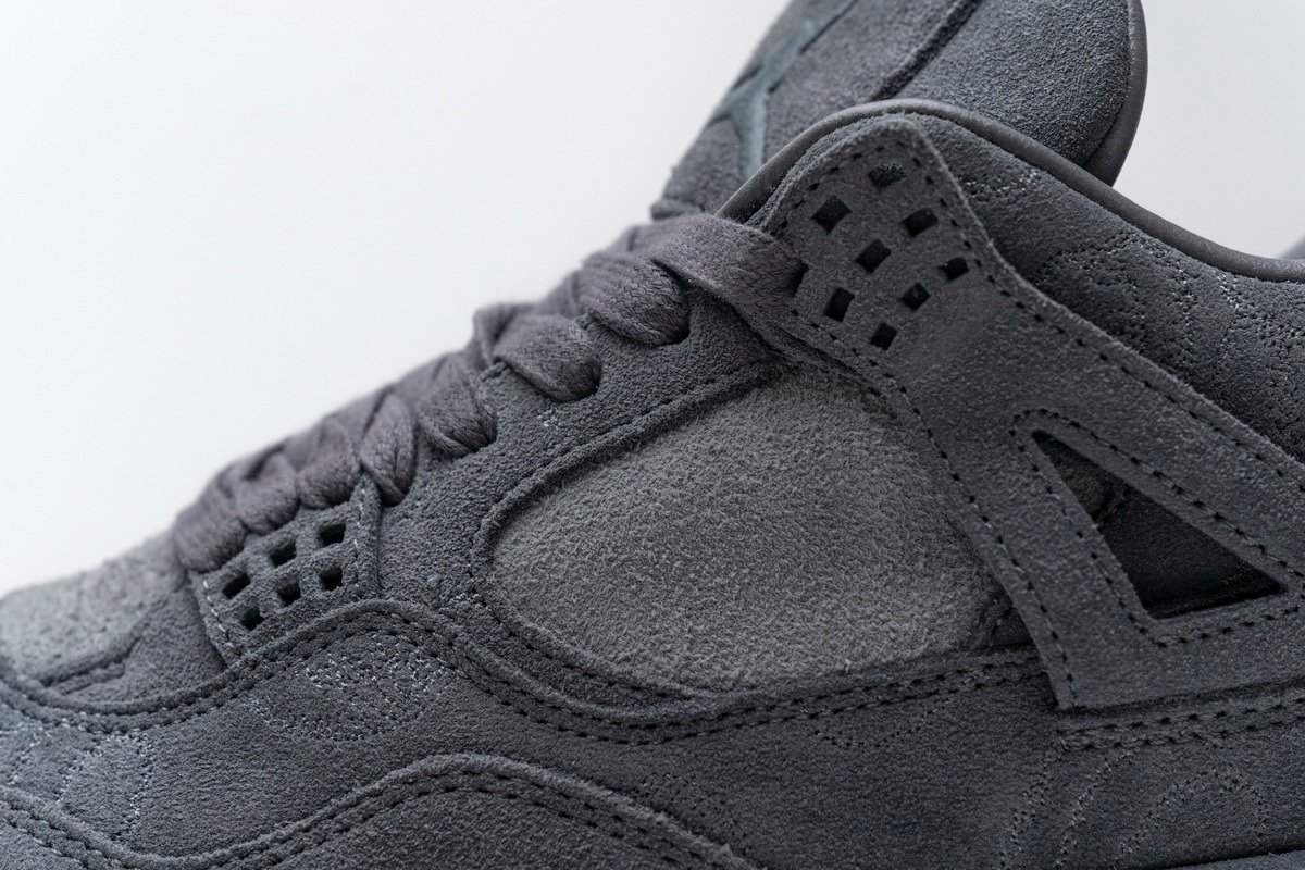 Air Jordan 4 Retro KAWS - Image 10