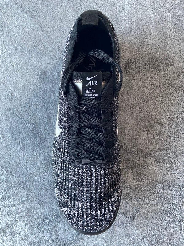 Nike Air VaporMax Flyknit 3 Oreo - Image 3