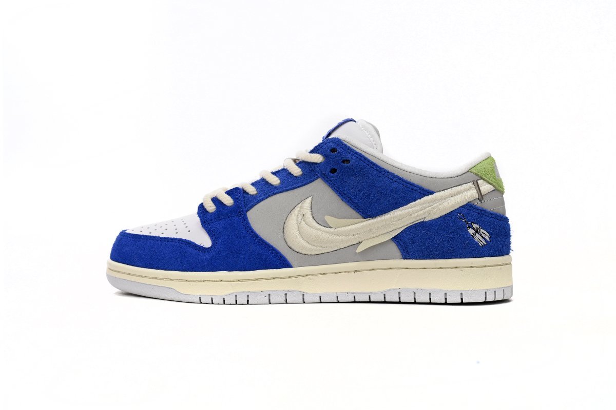 Nike SB Dunk Low Pro Fly Streetwear