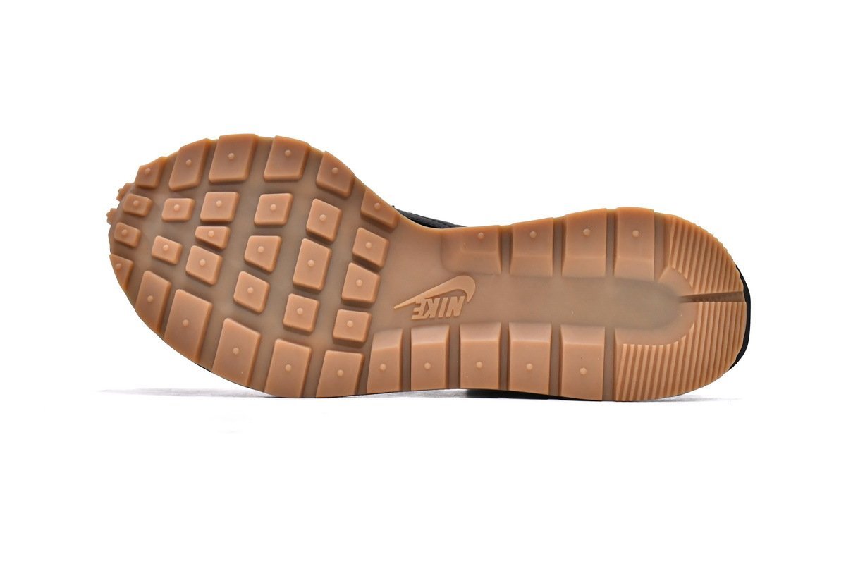 Nike Vaporwaffle sacai Black Gum - Image 5
