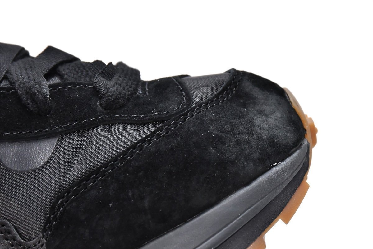 Nike Vaporwaffle sacai Black Gum - Image 6