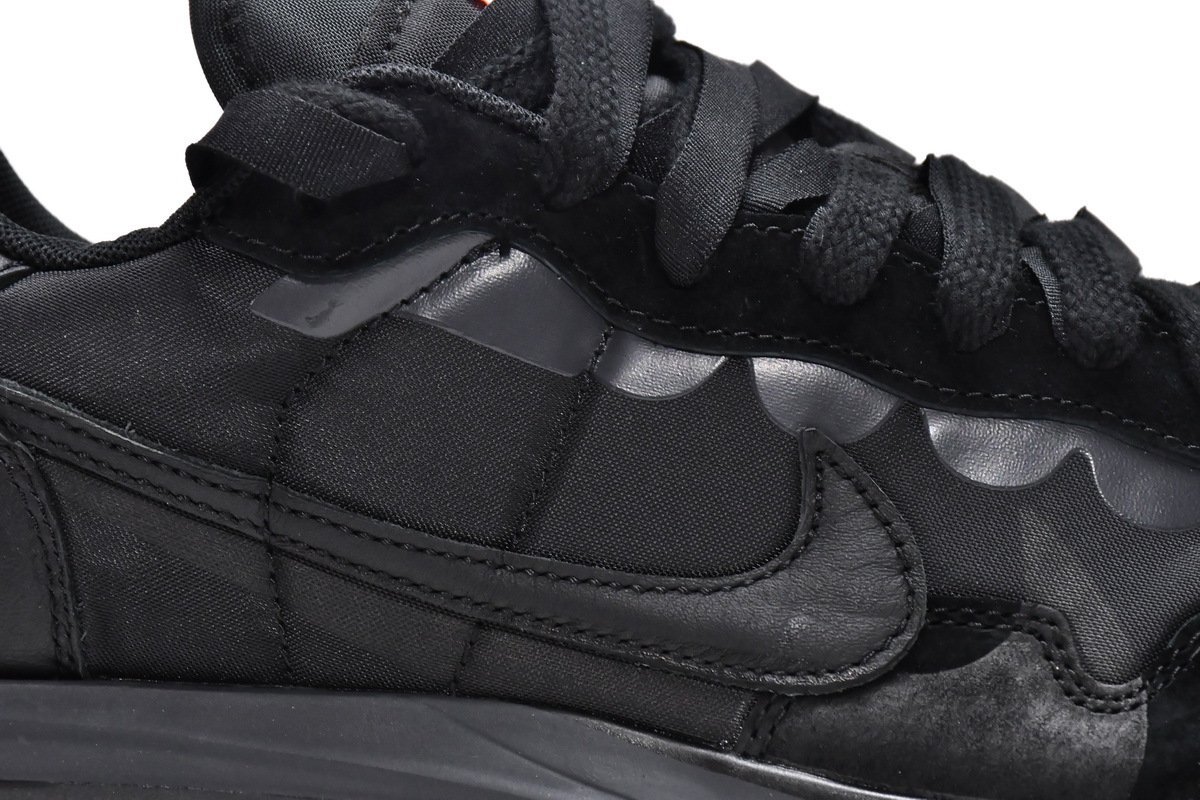 Nike Vaporwaffle sacai Black Gum - Image 12