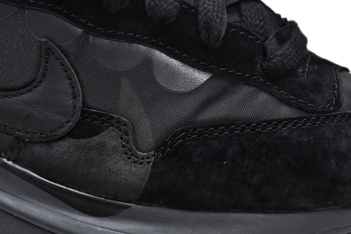 Nike Vaporwaffle sacai Black Gum - Image 13