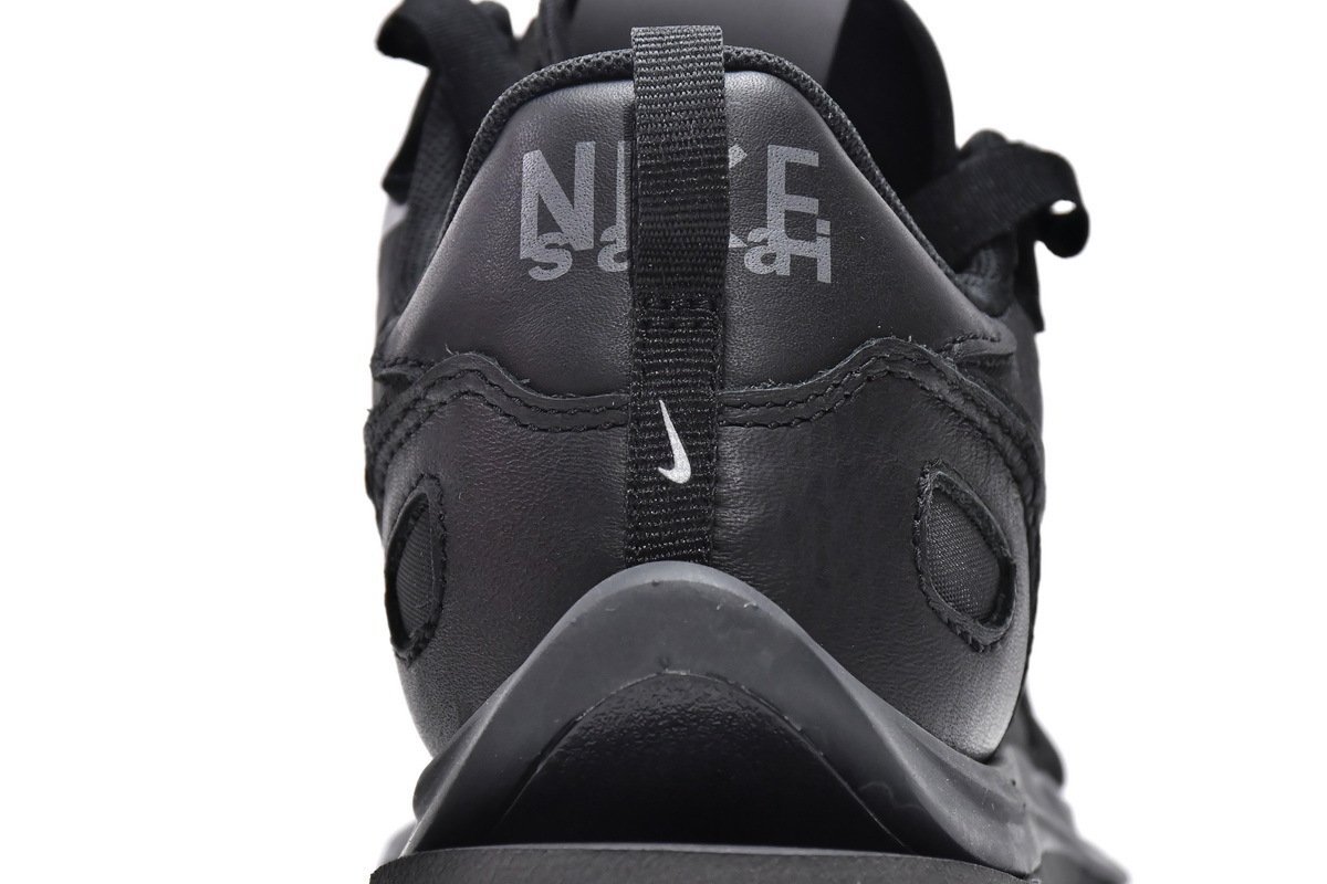 Nike Vaporwaffle sacai Black Gum - Image 14