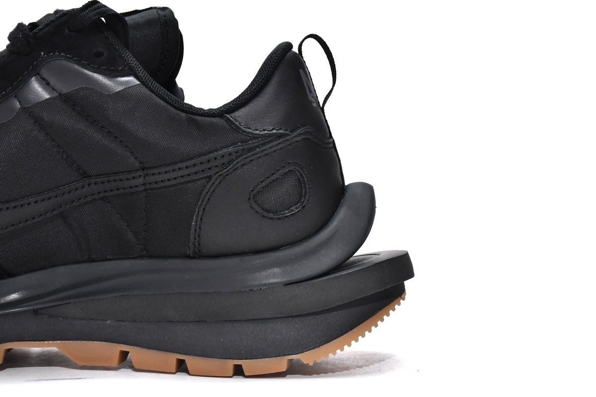 Nike Vaporwaffle sacai Black Gum - Image 15