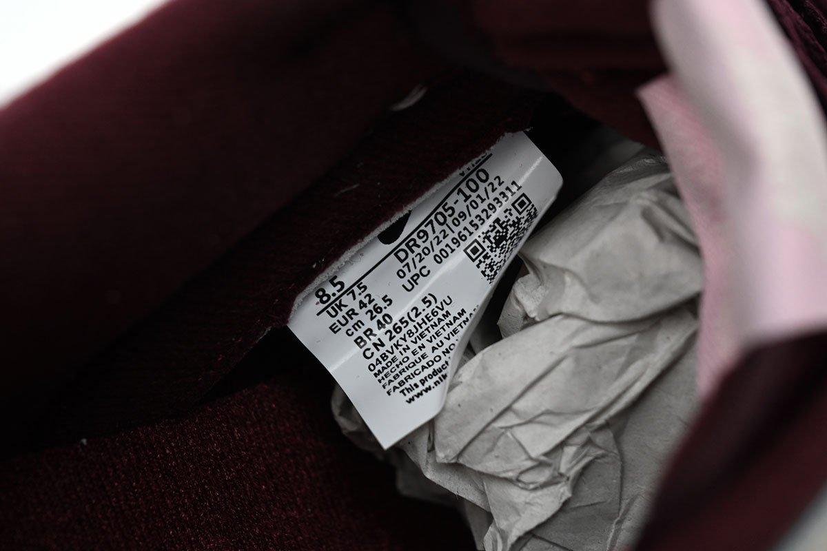 Nike Dunk Low Retro PRM Valentine?s Day (2023) - Image 4