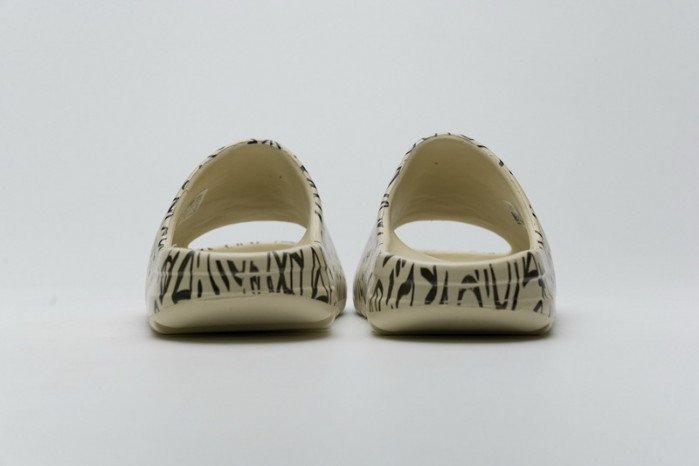 ADIDAS YEEZY SLIDE - Image 4